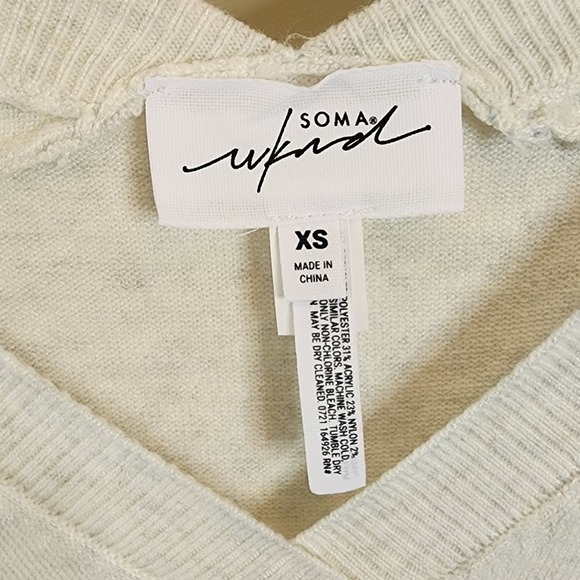 Soma Weekend V-neck pull over sweater- oatmeal color- size XS - Picture 3 of 4